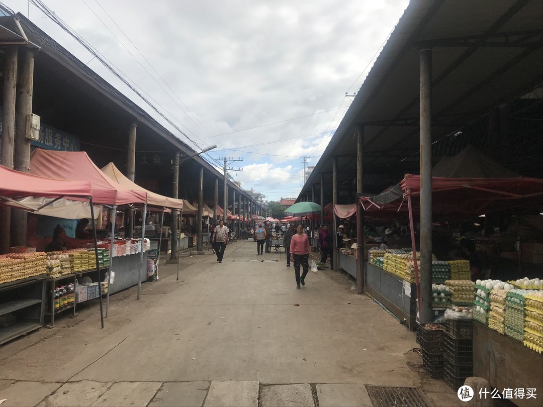 清晨的鹤庆城南市场