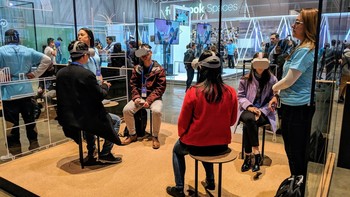 Oculus Go VR眼镜开箱展示(机体|充电器|手柄)