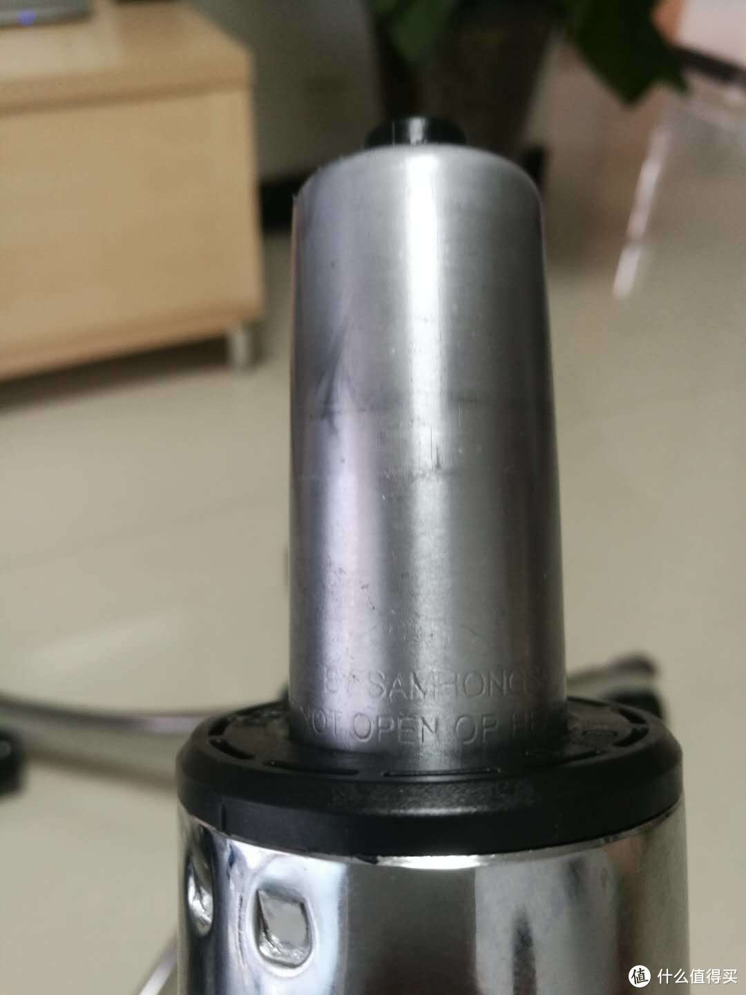 韩国三弘的气棒开箱就三个部分椅子主主体,气压棒,底盘.