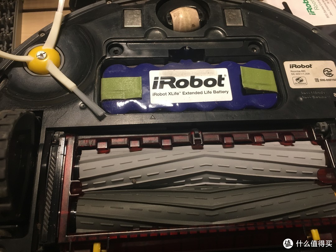 更换电池和清扫让iRobot 880扫地机器人焕然一新，还有更多配件来凑热闹