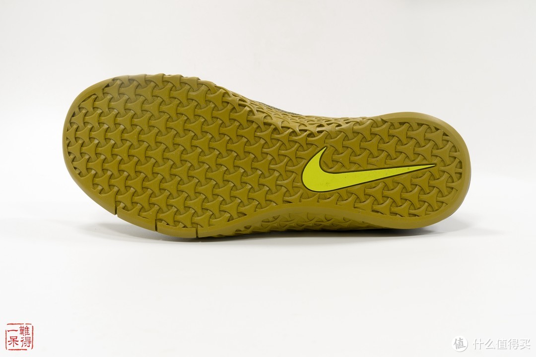 nike metcon3 健身训练鞋是一双设计独特的运动鞋,与一呆君熟悉的跑步