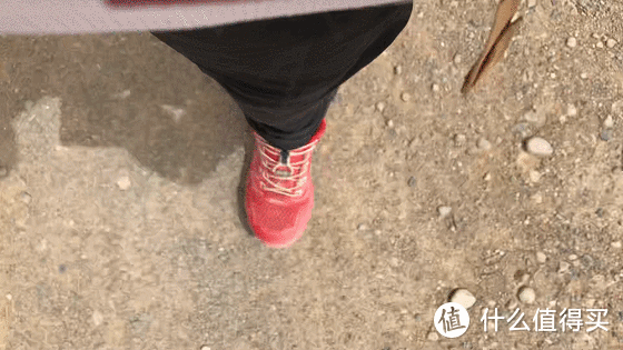 大漠108公里出现的那一抹红--探路者大红PAO-F1越野跑鞋测评