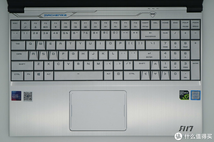 平民窄边框轻薄游戏本—MECHREVO 机械师 F117-b 笔记本电脑
