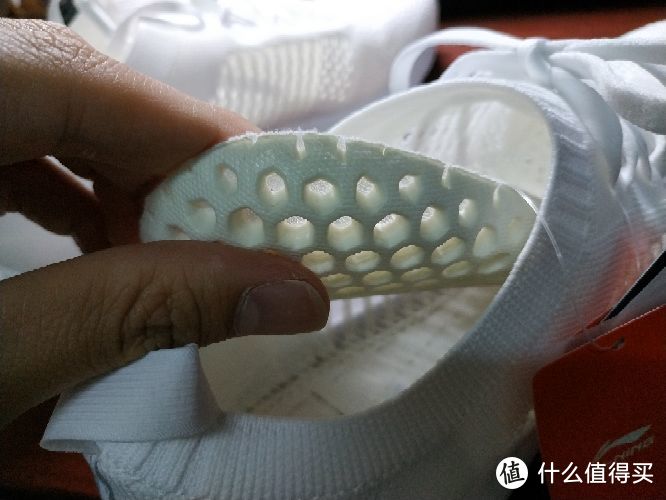 《廉价鞋不廉价》第二期｜夏日清凉小白鞋—LI-NING 李宁 超轻15 运动鞋开箱