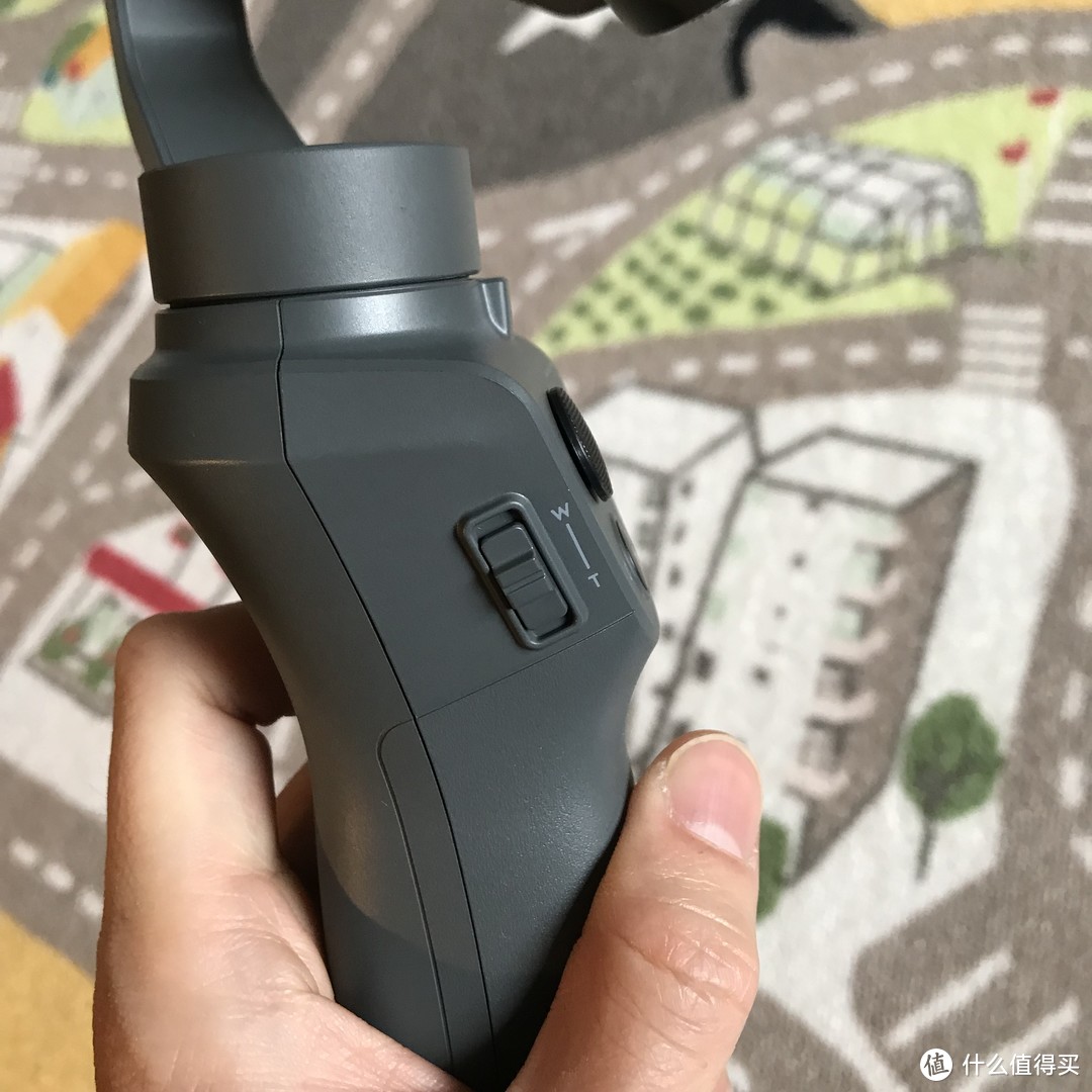 DJI 大疆 Osmo Mobile 2 防抖手机稳定器开箱