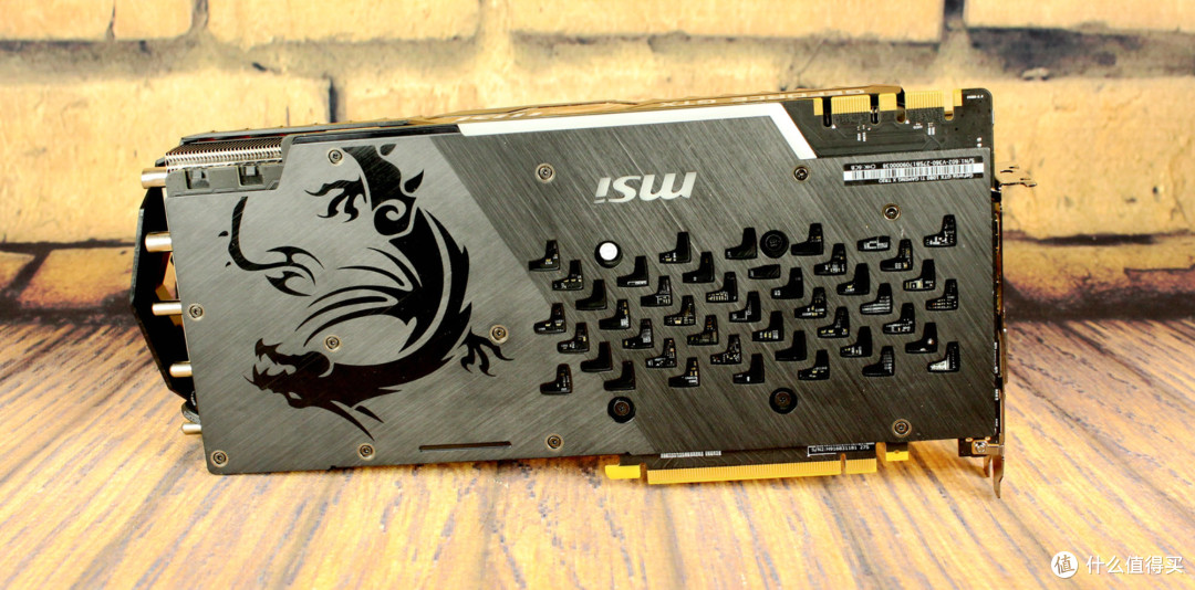 微星gtx1080ti gamingx trio魔龙,他看上去就像是闪电 红龙的合体