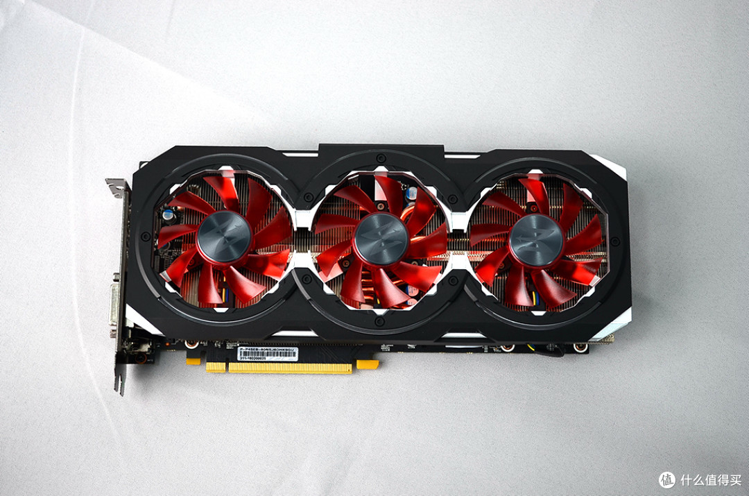 intel酷睿i7八代平台,1080显卡强势吃鸡