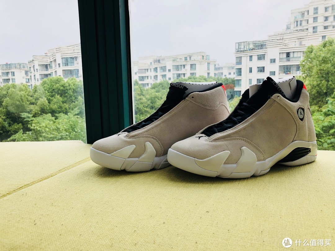 Air Jordan 14 篮球鞋—这双沙漠色的法拉利有点低调哦