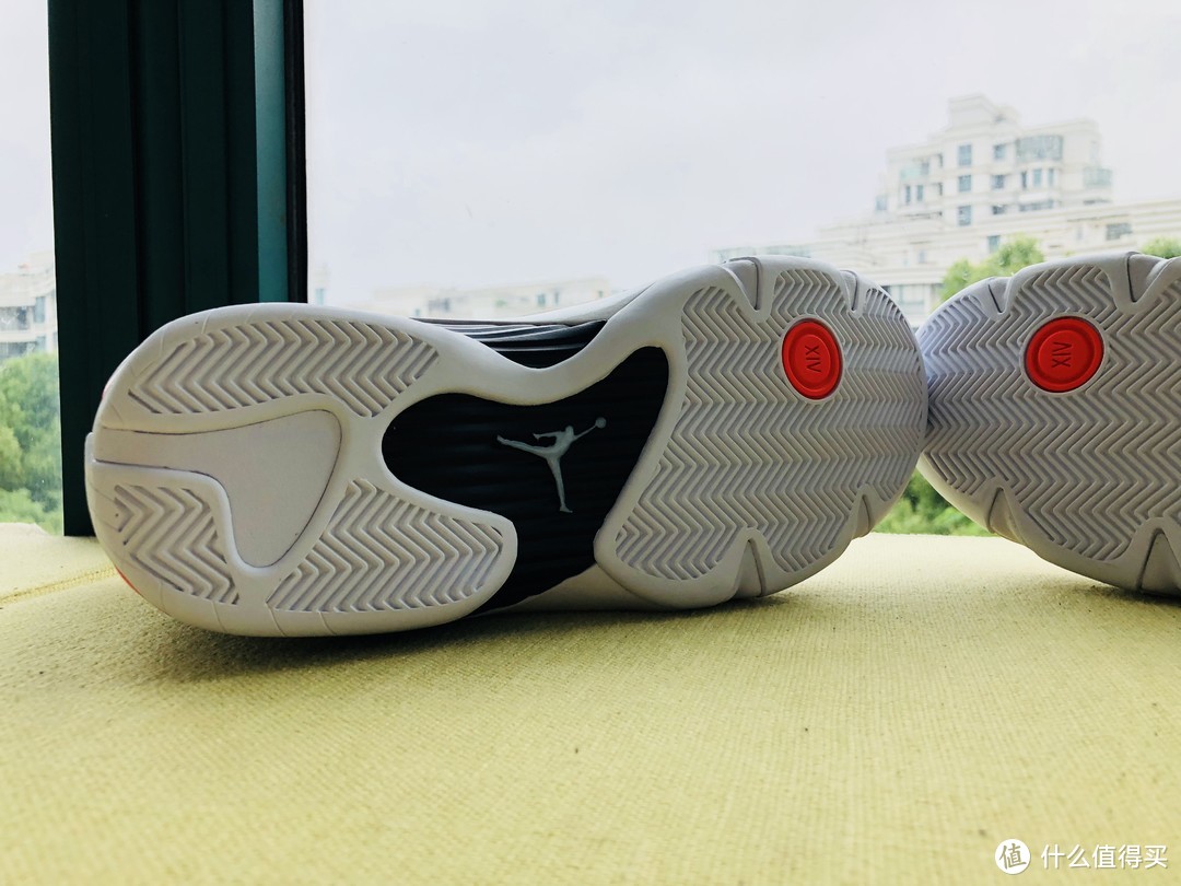 Air Jordan 14 篮球鞋—这双沙漠色的法拉利有点低调哦