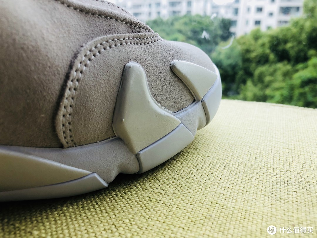 Air Jordan 14 篮球鞋—这双沙漠色的法拉利有点低调哦