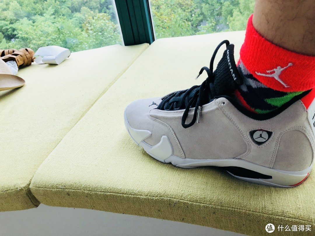 Air Jordan 14 篮球鞋—这双沙漠色的法拉利有点低调哦