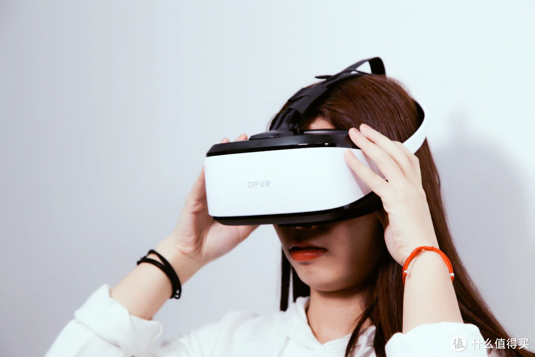 没时间陪女友看《复联3》，不如一起在家玩VR影院吧