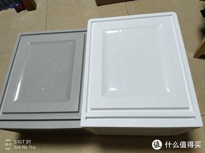 顶部虽然一次成型模具不同，但十分近似