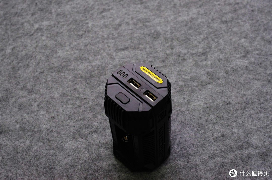 自驾利器—NITECORE 奈特科尔 V2 车载充电器