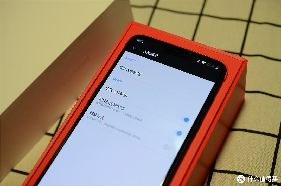 一加6到底将就“不将就”？—一加6 亮瓷黑 8+128 轻开箱