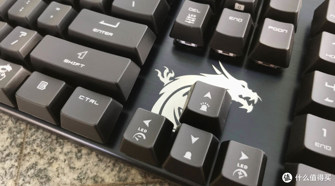 键盘的正面没有微星的LOGO，但这条巨龙已经说明了一切