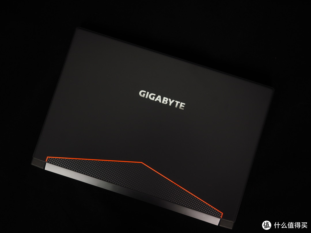 无惧桌面PC挑战—GIGABYTE 技嘉 赢刃 Aero15 笔记本电脑开箱