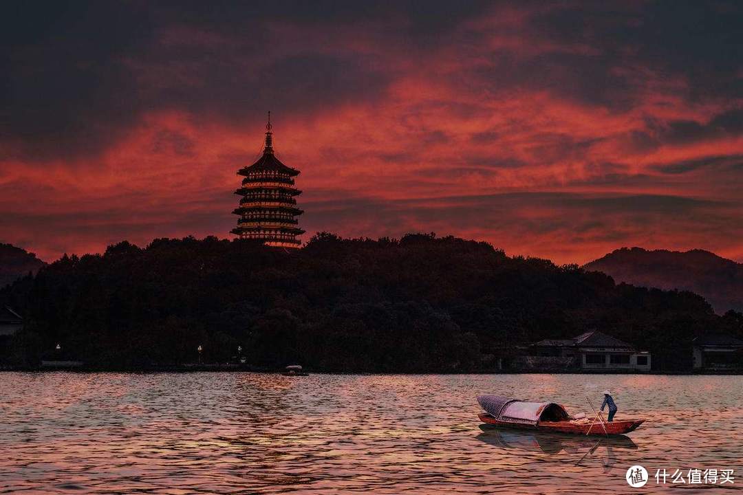 千古名塔雷峰塔已不古，然而周边的景色却让人叹为观止，你不想戳进来看看吗？