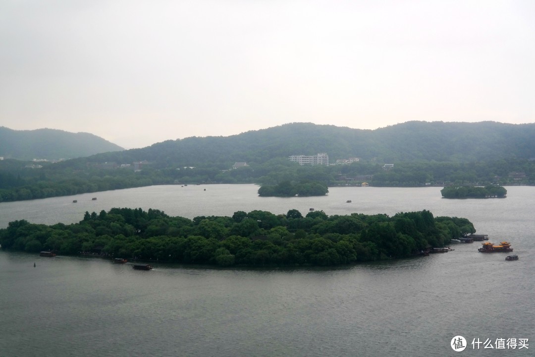 千古名塔雷峰塔已不古，然而周边的景色却让人叹为观止，你不想戳进来看看吗？