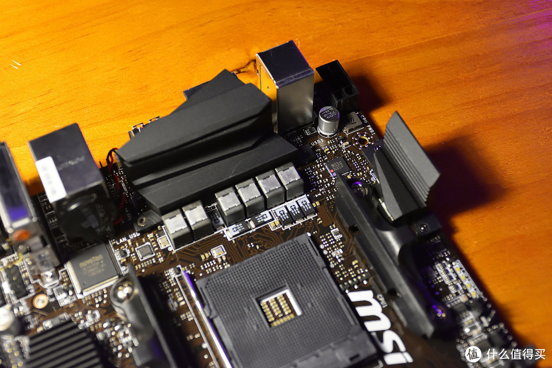 满载小于130瓦！Ryzen 3 2200G CPU+ROG X470-I 主板的ITX主机搭建