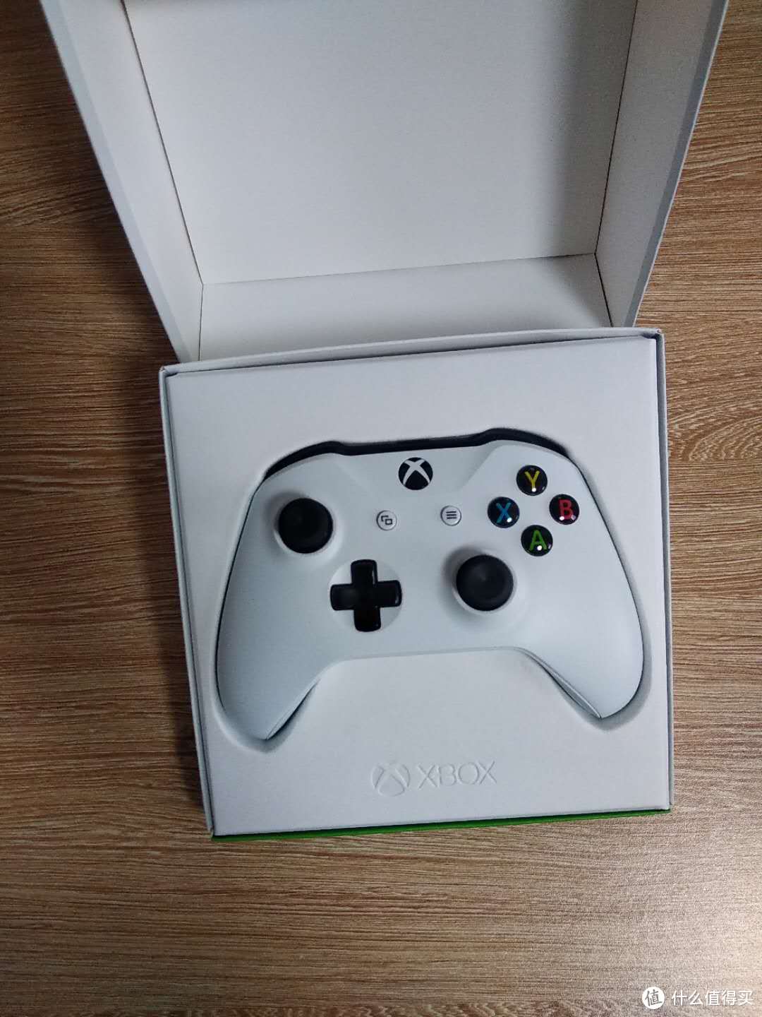Microsoft 微软 Xbox One S手柄及蓝牙连接器开箱