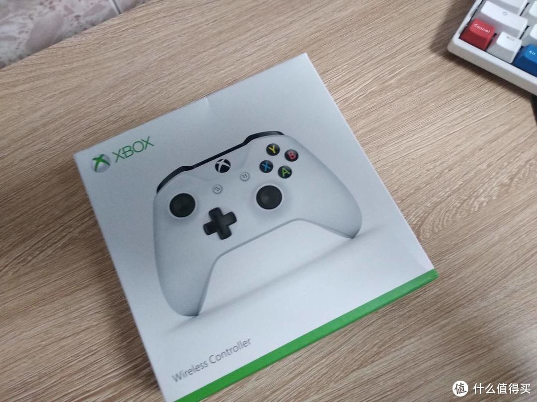 Microsoft 微软 Xbox One S手柄及蓝牙连接器开箱