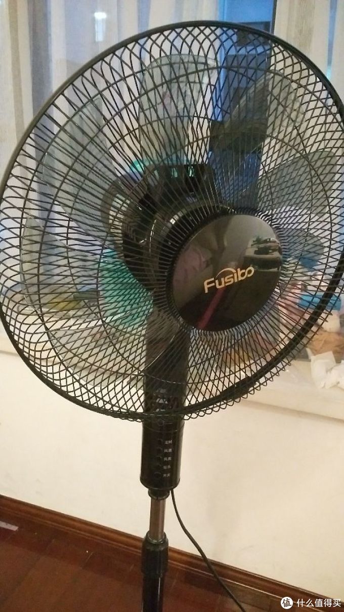 安装好了，似乎很完美，可惜的是安装过以后震动非常厉害。没法子，只好更换了以前的风扇叶。而且旋转摇头的时候没有噪音了。总体来说换9扇叶是失败了，可能是电机带不动吧。