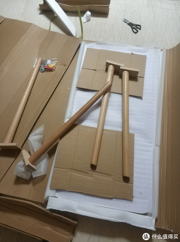 北欧风简约书桌开箱 & 简易安装