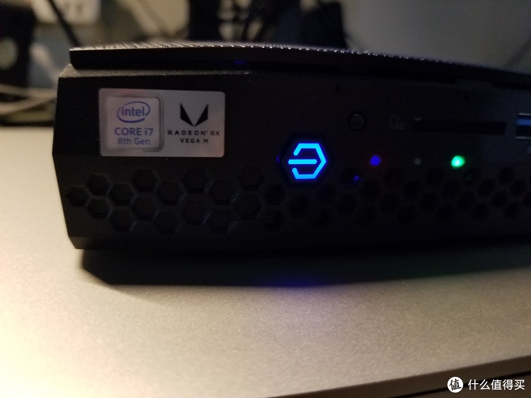 牙膏厂和农企的爱情结晶：Intel 英特尔 NUC8I7HVK