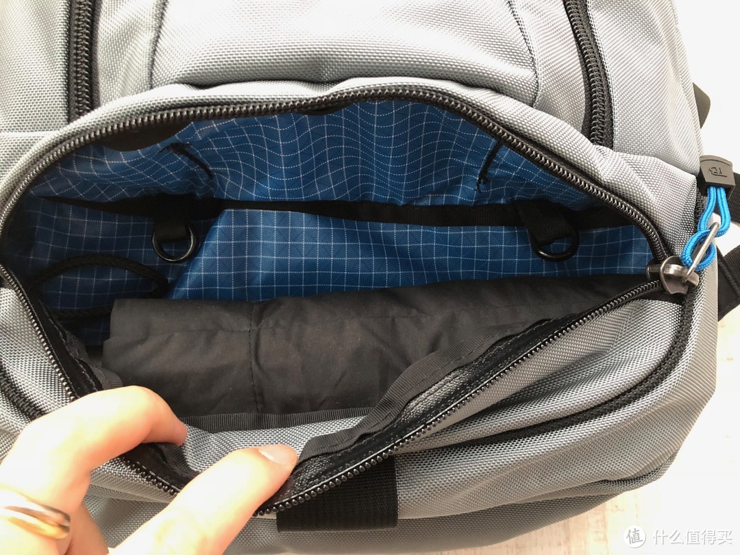 TOM BIHN GUIDE'S EDITION SYNAPSE 25 vs SYNAPSE 19