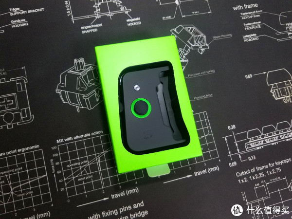 为竞技而生,输赢皆不服-黑鲨游戏手机手柄套装