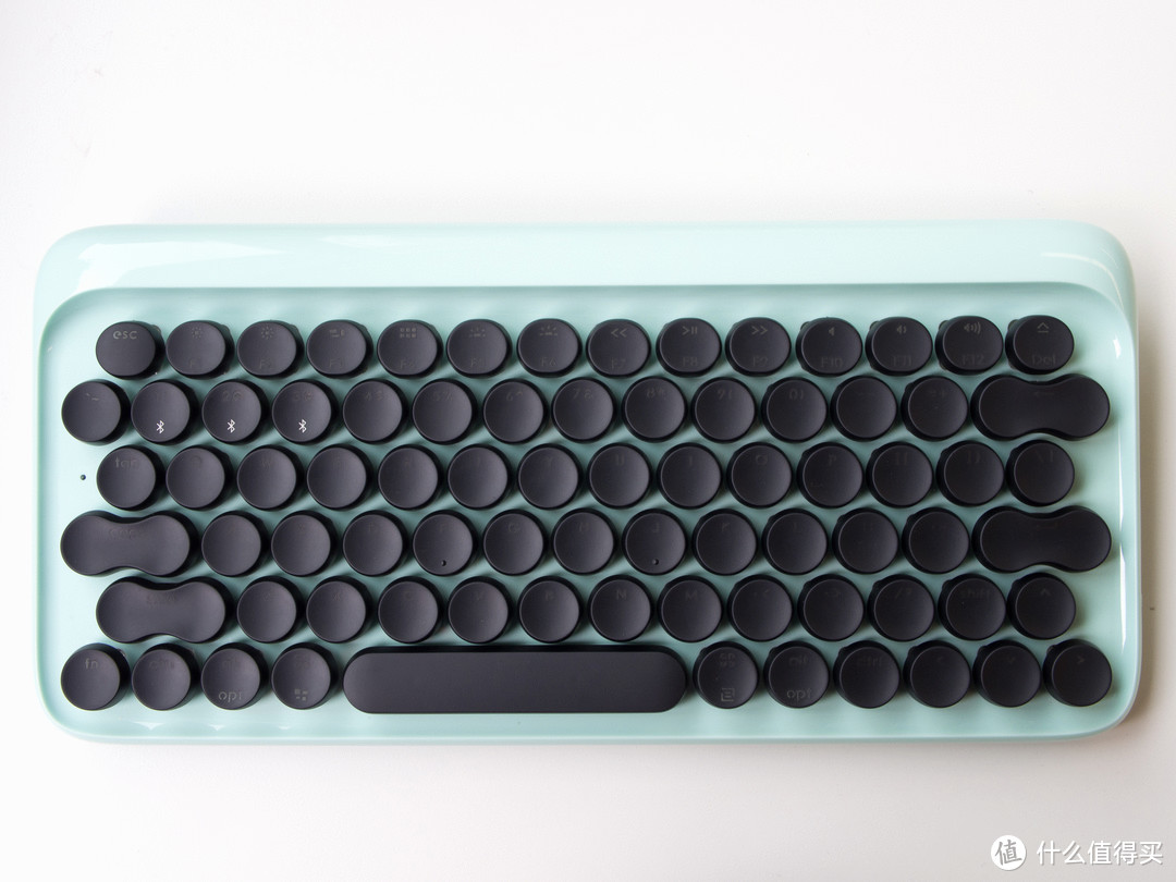 办公桌颜值担当！女同事们都喜欢的京造复古蓝牙机械键盘