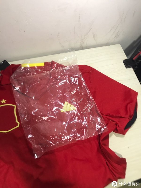 唯品会阿迪达斯球衣到了,感觉很怪
