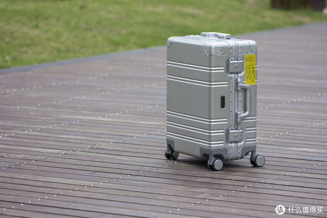 不知道选择一款什么样的旅行箱，看这里！京造全铝旅行箱体验&真人兽！