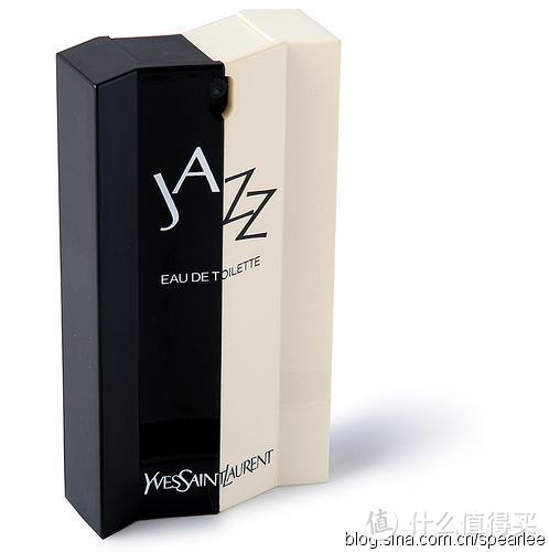 YSL“Live Jazz”爵士男用香水，用黑与白类似琴键的颜色，想要诠释的是男性的双重性。这款香水以音乐为概念，黑白对比的包装设计，就像爵士乐给人的印象——自由、奔放、不拘形式，自我特质浓厚，有很强的个性。