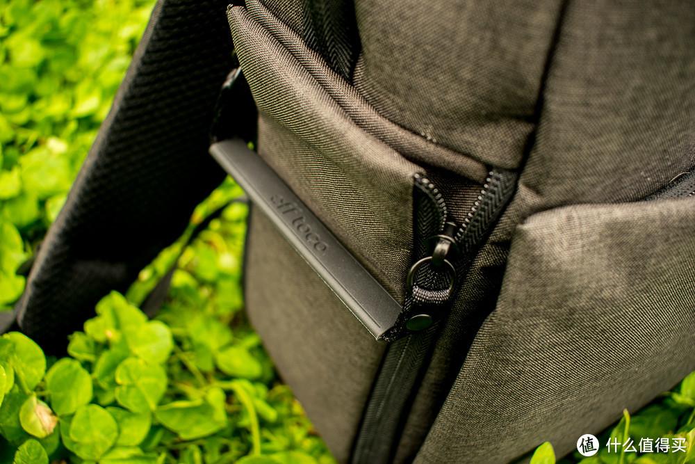 相机和杂物一个背包搞定：ELECOM 宜丽客 相机背包 开箱使用记