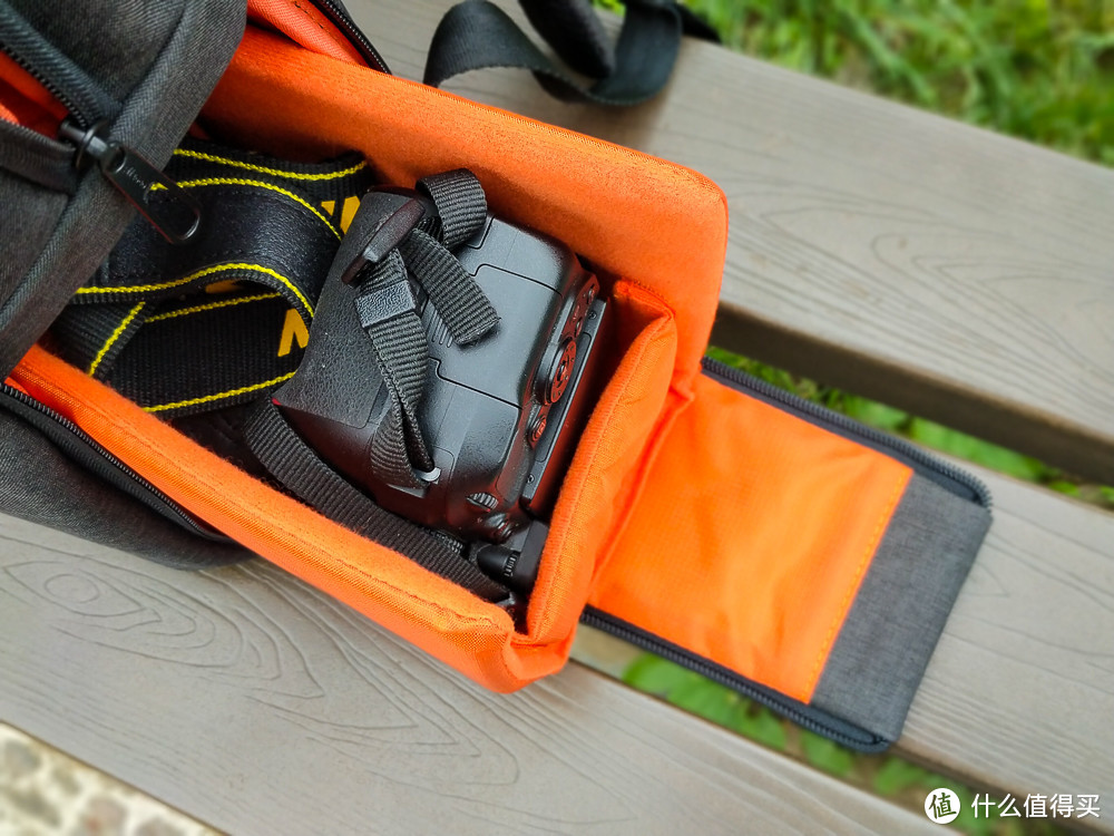 相机和杂物一个背包搞定：ELECOM 宜丽客 相机背包 开箱使用记