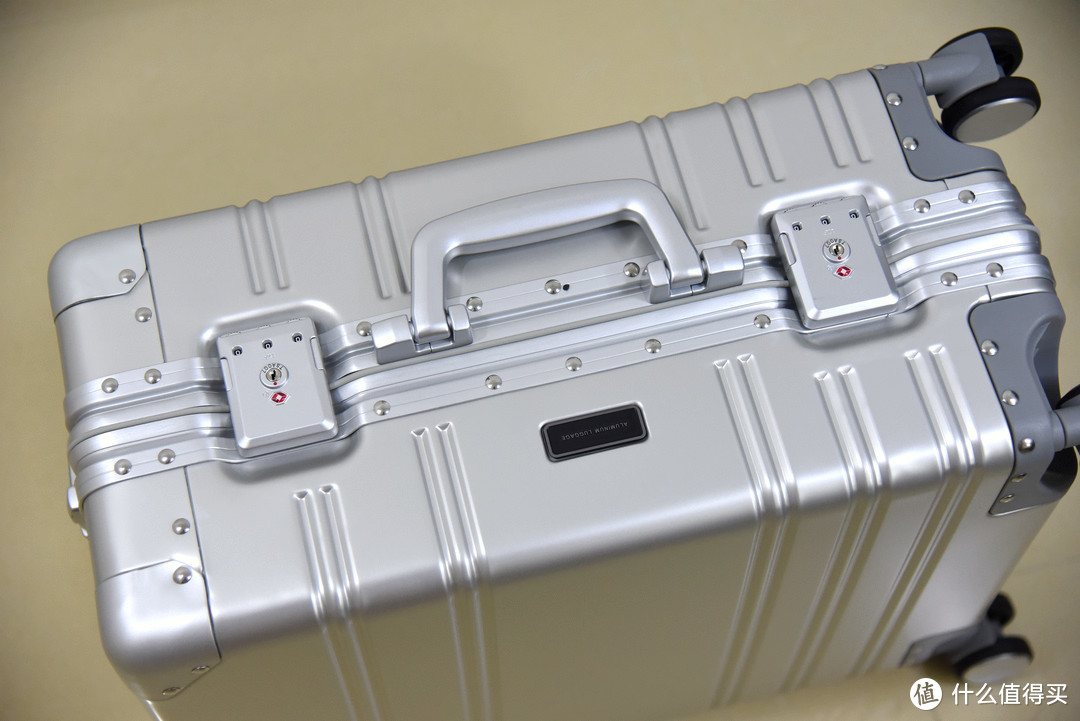“京”心造物，用心生活——京造20寸全铝全铝旅行箱之初体验