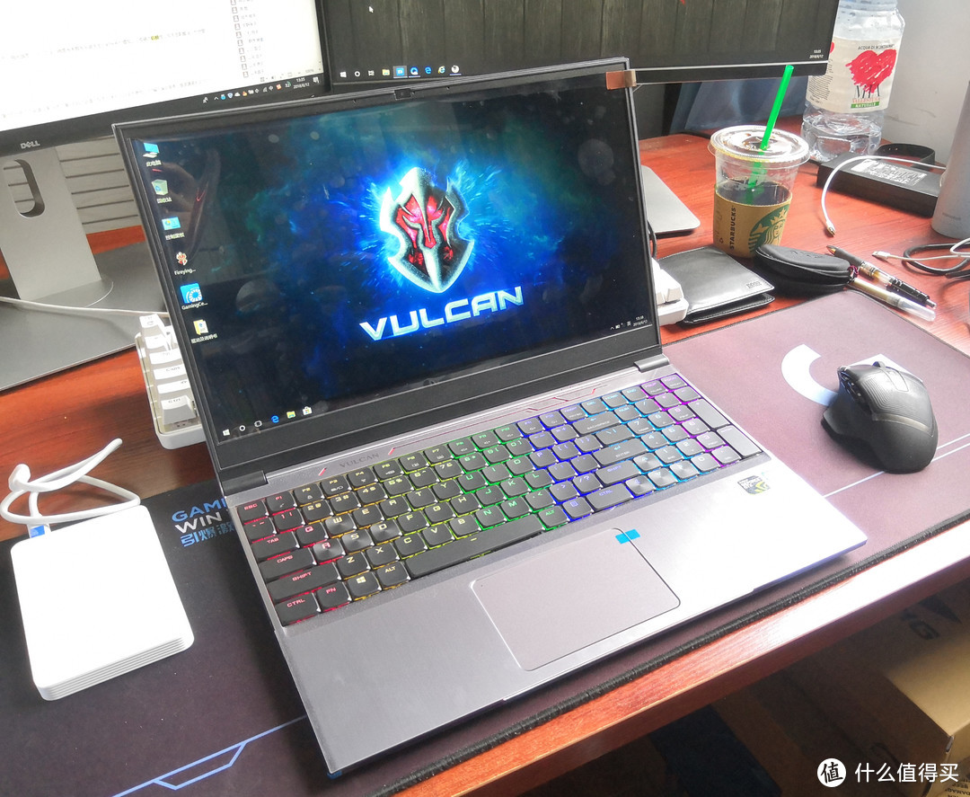 五颜六色灯……我是不喜欢啦，我Alienware的灯都只开单色，暗的时候用一用