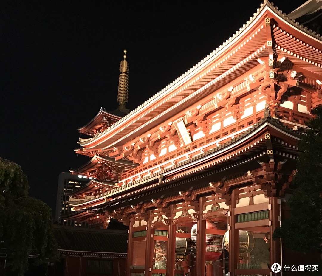 日本的寺庙晚上也开放，浅草寺“小舟町”门