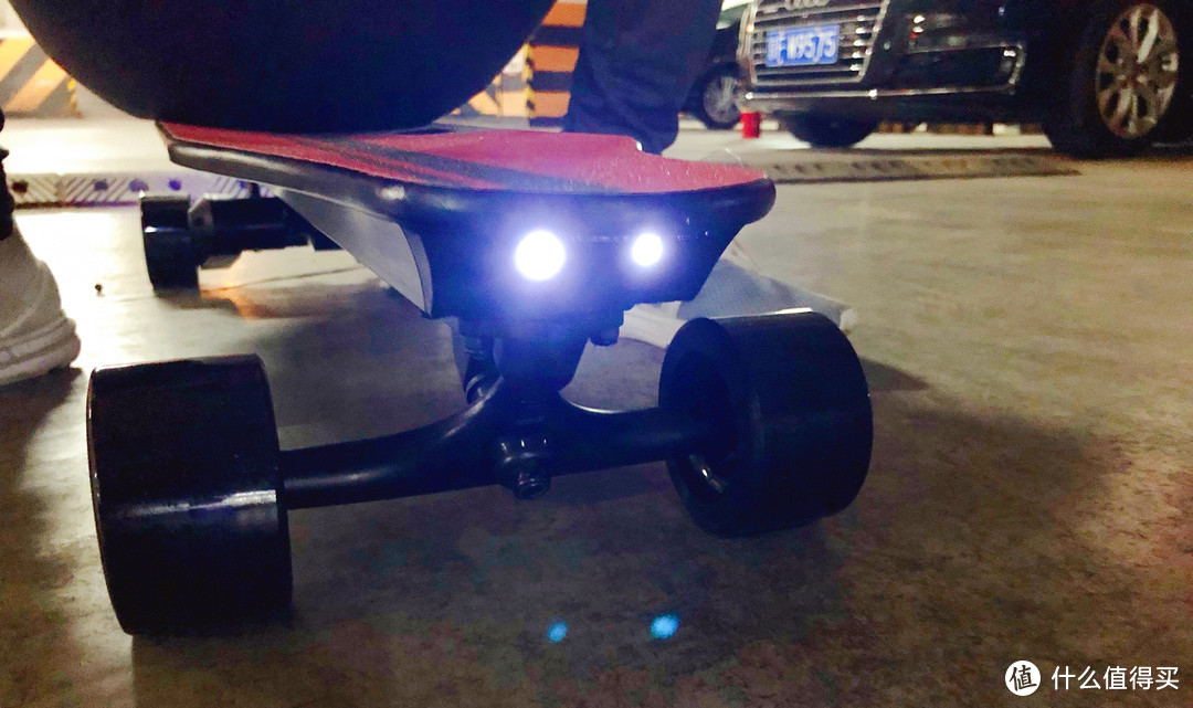 不止代步，更有飞驰的畅快——iFASUN智能电动四轮闪电滑板车评测