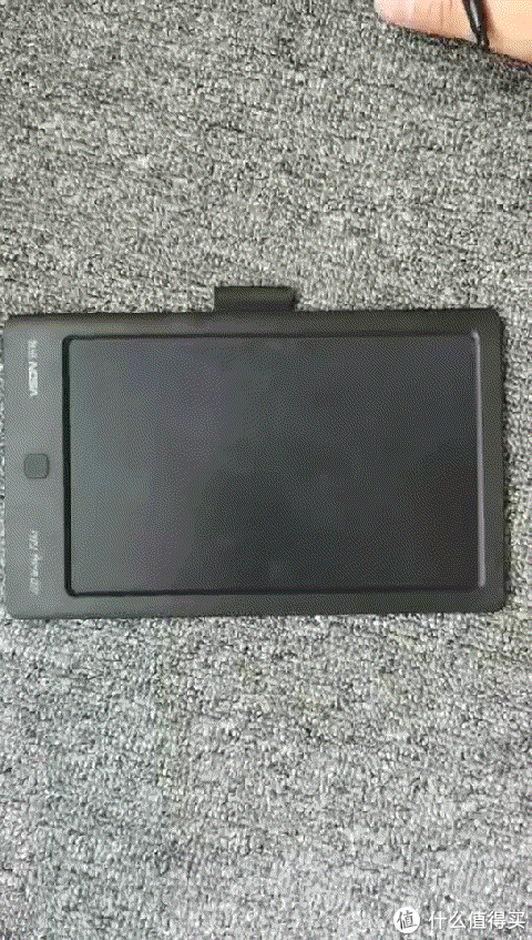 不同力度的书写能够以线条的粗细表现出来，不过并没有特别大的区别