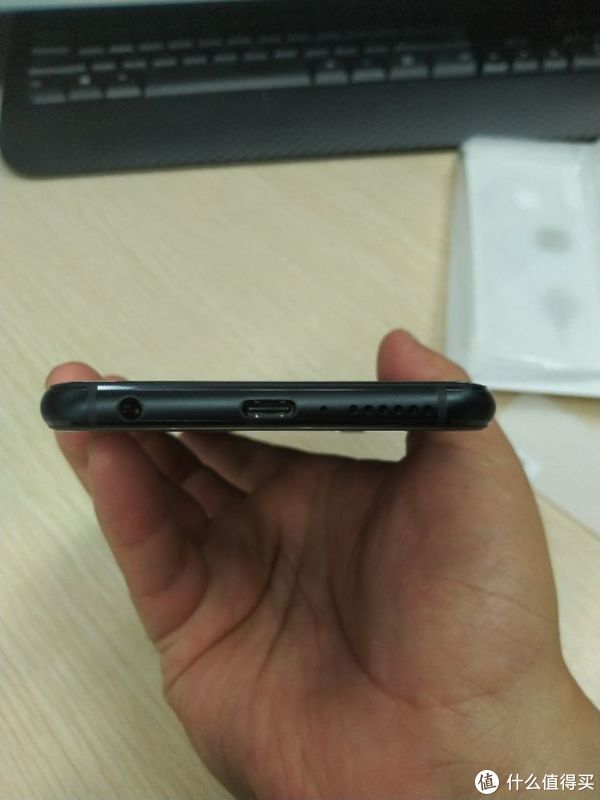 良心的耳机孔和typec接口，