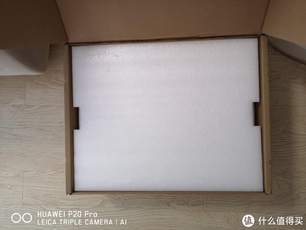 打开以后一块很厚的泡沫，保证安全