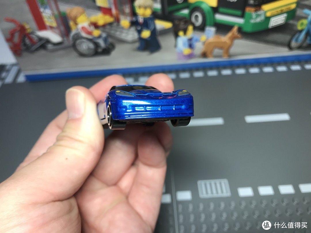 打折优惠凑单好物：TOMICA 多美卡 Chevrolet Corvette Z06 雪佛莱 合金玩具车模型开箱