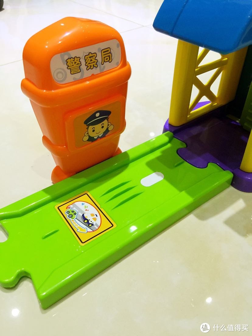 Vtech 伟易达 神奇轨道车警察局特别版 开箱