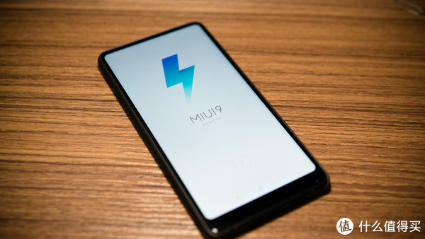 内置的系统是MIUI 9稳定版，马上刷了MIUI 10