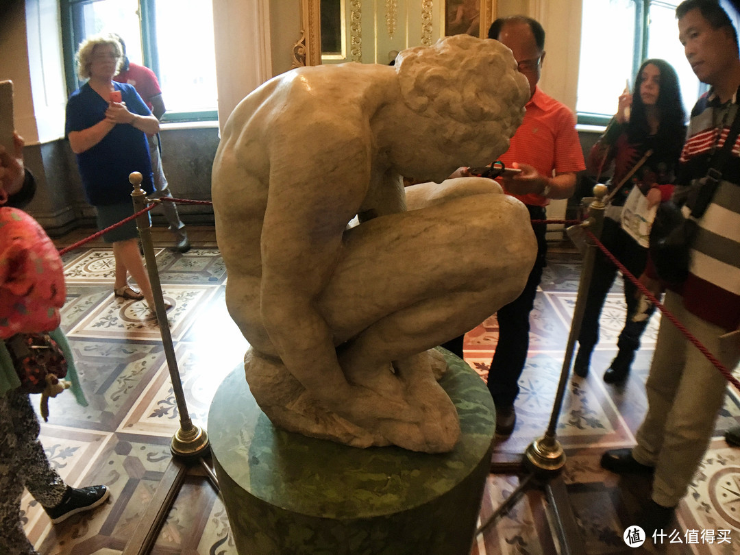 米开朗基罗雕塑，有生命感的肌肉