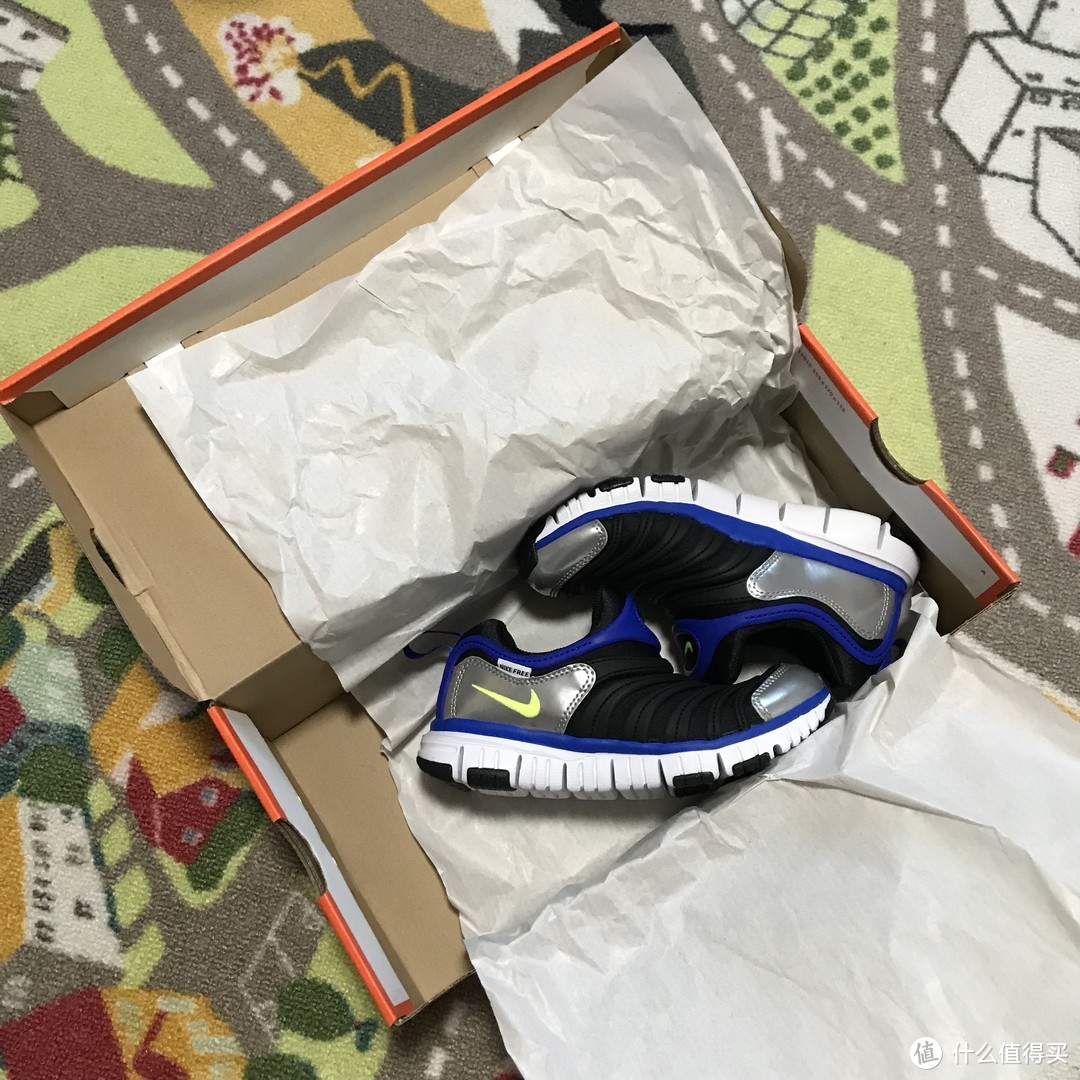 NIKE DYNAMO FREE 毛毛虫童鞋