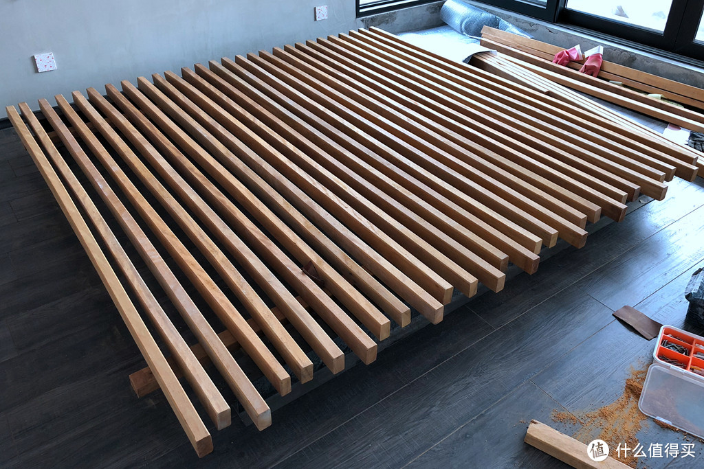 因为买不着适合房屋面积的大床，我自己动手制作了一款400多斤的实木床...